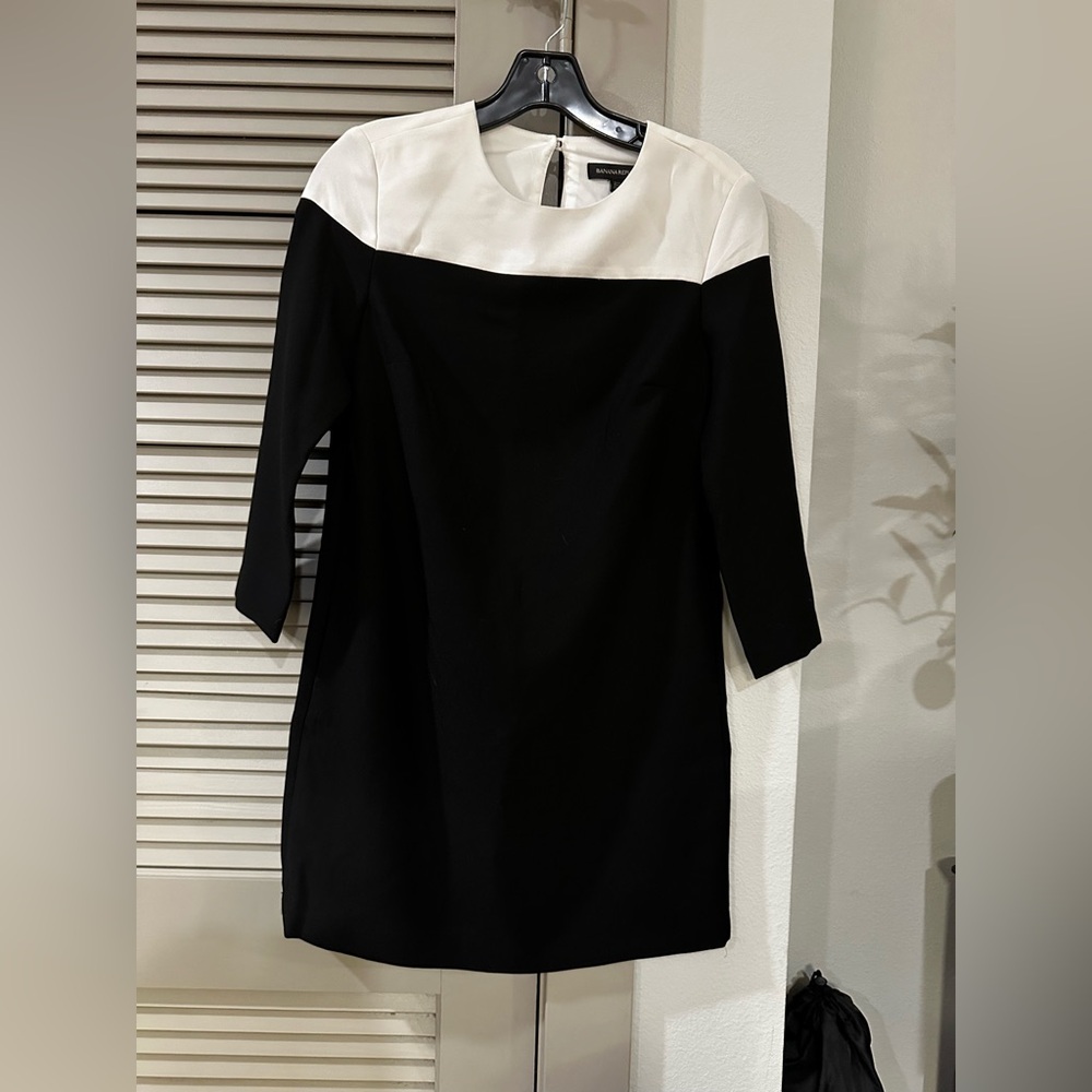 Banana Republic Black and White Long Sleeve Dress